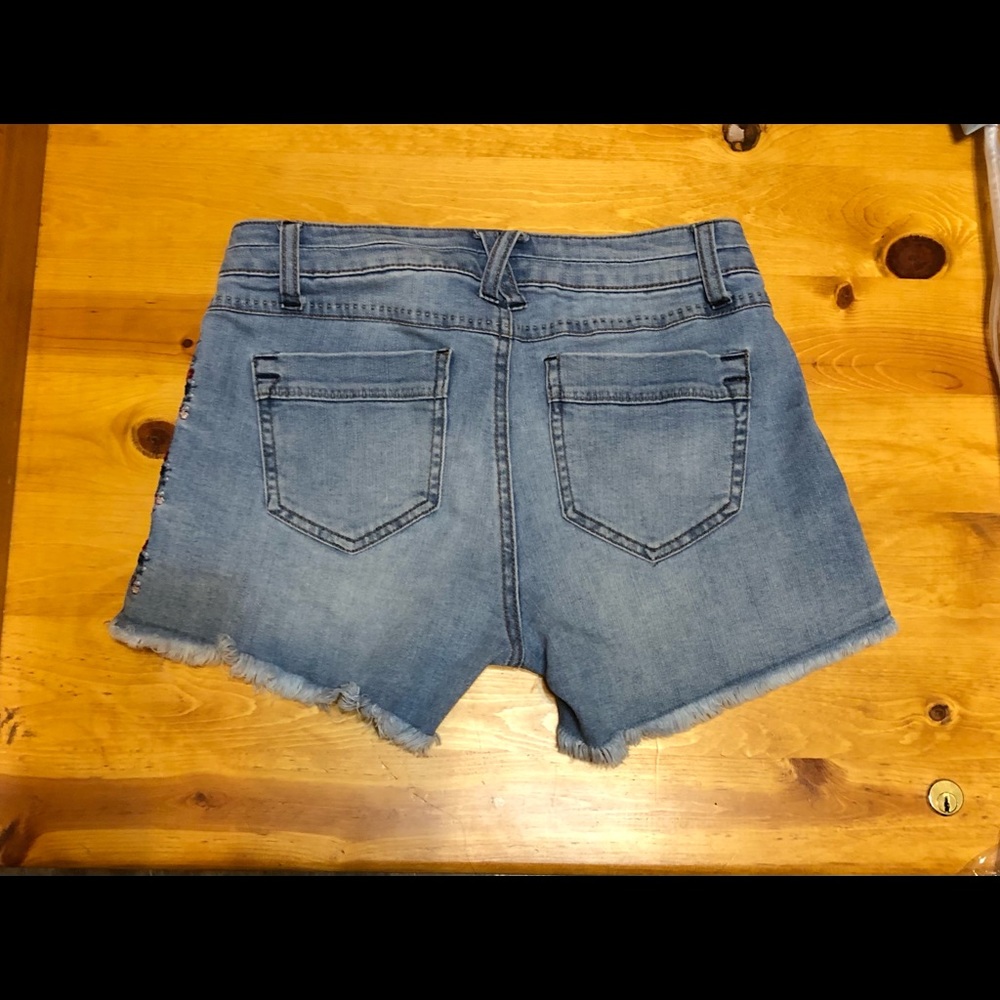 Shorts - Picture 2 of 5